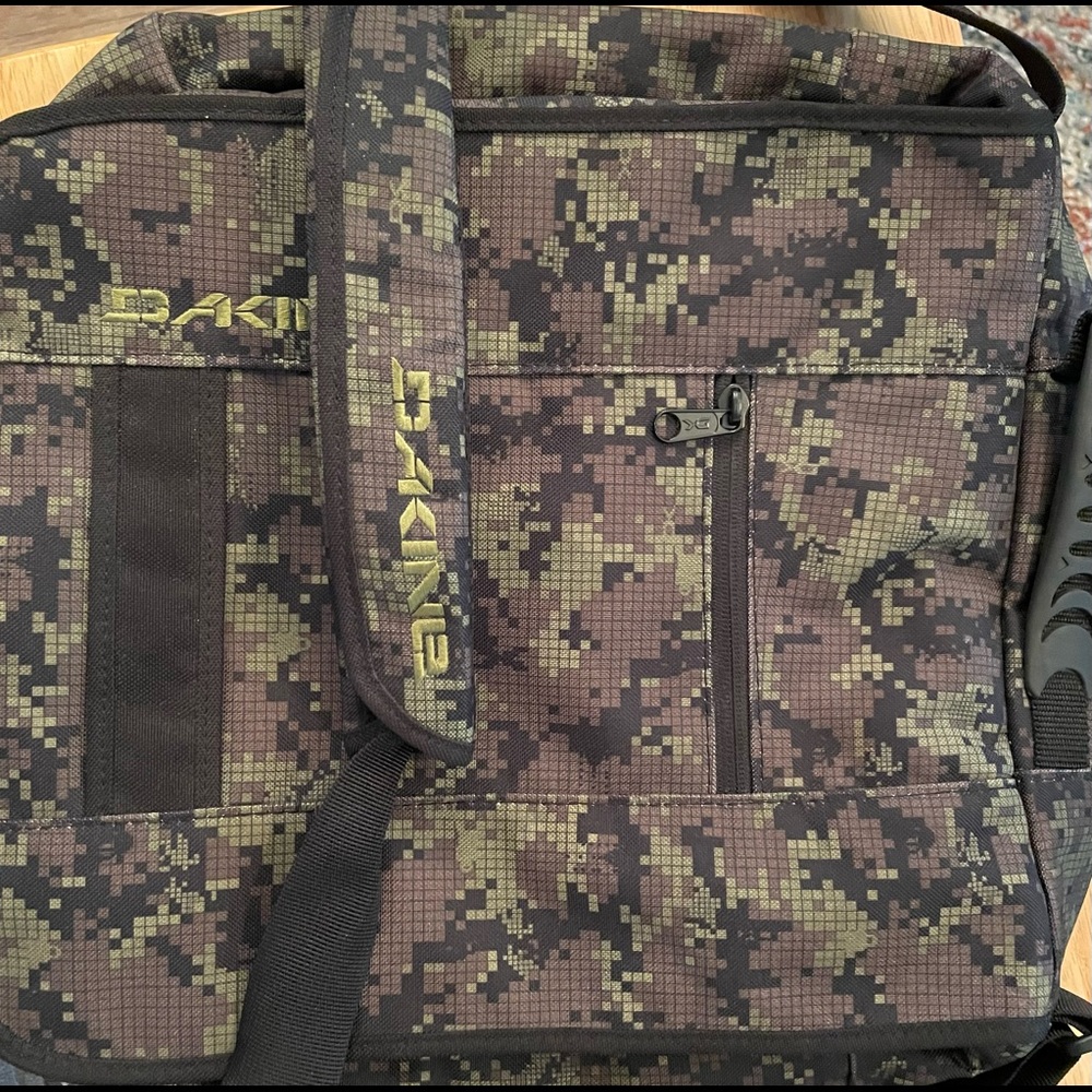 Dakine camo messenger bag with padded laptop pocket.